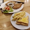 เมนู สเต็กหมู + ไก่ เสิร์ฟพร้อมกับเฟรนซ์ฟราย ขนมปังกระเทียม
