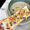 ซุปเห็ดทรัฟเฟิลเนื้อ creamy กับขนมปังกรอบที่มาพร้อมเห็ดชิเมจิและซอสสโม็คมายองเนส