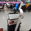 ทันเทคโนโลยีใช้หุ่นยนต์ช่วยเสิร์ฟอาหารด้วย