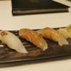 ซูชิเรียงจากซ้ายไปขวา
- Ika sushi
- Madai sushi
- Hirame sushi
