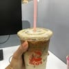 เครื่องดื่มลาเต้แยกชั้นชัดเจน รสชาติอร่อยกลมกล่อมมากค่ะ