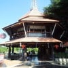 ร้านเป็นศาลาทรงแปดเหลี่ยม 2 ชั้น