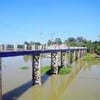 สะพานข้ามไปยังวัดอุโปสถาราม