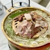 "ชุดหมูรวมถึงเนื้อถึงตัว" และ "ชุดผักรวมสุดคุ้ม"