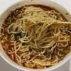 ใส่บะหมี่ลงไปทั้งห่อแอบทานลำบาก เลยต้องตักออก