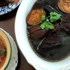 รสชาติอร่อย  ไข่มีความเหนียวเเน่น หมูสามชั้นนุ่มละลาย เเต่ถ้าเป็นคนไม่ชอบอาหารคา