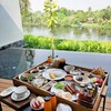 floating breakfast 