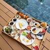 Floating breakfast 