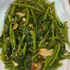 ผัดผักบุ้งหมูกรอบ