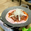 หมึกยักษ์นักจีกับหมูสามชั้นในความแซบที่การันตีความออริจินัลด้วยซอสเผ็ดจากเกาหลี
