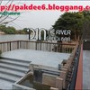ร้านตั้งอยู่ด้านในสุดของโรงแรมราชาบุระ ติดแม่น้ำแม่กลอง