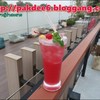 ขอดื่มอีกสักแก้ว จำไม่ได้แล้วสั่งอะไรมา ดูจากรูปอาจเป็น Singapore Sling 220 บาท