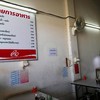 โต๊ะที่นั่ง+ป้ายเมนูร้านข้างผนัง