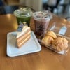 เมนูมีแบบ coffee และ non-coffee ทางร้านคั่วกาแฟเองด้วย ทำให้มีเมล็ดหลากหลาย