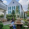 บรรยากาศฟ้าสวยที่สวนด้านหลังร้าน