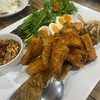 ปลาทอดมากรอบ กินคู่กับผักแนม+ซอสน้ำปลาหวานเข้ากันดีค่ะ