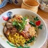 บะหมี่แห้งหมูแดงหมูกรอบ