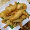 กุ้งตัวโตกับผัดแกล้มชุบแป้งทอดกรอบๆ เด็กๆทานได้ 