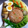 ข้าวผัดน้ำพริกลงเรือ