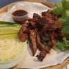 หมูปลาร้า ขอถ่ายรูปจากชุดที่จะนำไปเสิร์ฟคาเฟ่ข้าง ๆ