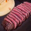 เนื้อส่วนเทนเดอร์ลอยน์ความสุก medium rare ให้ทางร้านหั่นมาให้เลย 