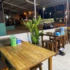 มีโต้ะนั่งลมเย็นสบายย