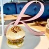 The Horseshoe: สัญลักษณ์แห่งการดึงดูดโชคและความราบรื่น กับเบอร์เกอร์หมูบด