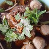 ก๋วยเตี๋ยวเนื้อเปื่อย-เนื้อสด หมูตุ๋น ไก่ตุ๋น ลูกชิ้นปิ้ง หมูย่าง