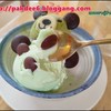 scoop ละ 59 บาท อาจเป็นมะนาวซอร์เบทหรือมินท์ช็อค อีกลูกเป็นยูจิมัจฉะ