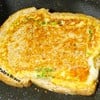 ขนมปังไข่ทอดชีส