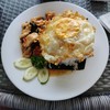 รสชาติ เผ็ด จัดจ้าน ร้อนแรง พอกินกับไข่ดาว เข้ากันได้เป็นอย่างดี 