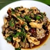 ผัดกะเพราะไก่เครื่องในพริกแห้ง #womgnaichef
