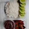 ข้าวหมูหมักตะไคร้ทอดกระเทียมน้ำจิ้มแจ่วฟรีน้ำซุปทุกเมนู
