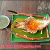 กุ้งแม่น้ำเผาขนาด 700-800 บาท พร้อมน้ำจิ้มซีฟู้ด ตรงกล้ามกุ้งก็มีเนื้อแทะกินได้