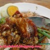 หมูกรอบเด็ดไม่แพ้ใคร น้ำราดเข้มข้นเข้าขั้นแนวหน้า