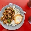 พริกแกงเนื้อติดมันไข่ดาวไม่สุก
