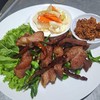 สันคอหมูแดดเดียวเสริ์ฟพร้อมต้ำพริกแม่สารี