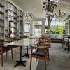 กาแฟดี เค้กอร่อย ร้านน่ารัก โปร่ง พนักงานยิ้มแย้มแจ่มใสดีค่ะ