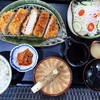 มีงาคั่วมาให้เราบดเอง เพิ่มความหอมของซอส หมูทอดมาดีมาไม่อมน้ำมัน กรอบ ฉ่ำไม่แห้ง