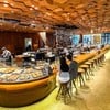 “Main Bar” (主吧台 = Zhǔbātái)
-บาร์กาแฟที่เข้ามาก็จะเจอะก่อนเลย 