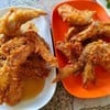 ปีกไก่ทอดราดซอสน้ำปลา