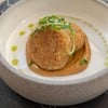 ซอส Cajun ปรุงได้ดี ตัว crab cake ทอดได้โอเค ไม่อมน้ำมัน เนื้อปูเยอะ แต่รู้สึกแห
