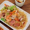 ให้กุ้งหมึกเบคอน แบบไม่หวงของจริงๆ กลิ่นคือหอมมาก ทานคำแรกคือ มีความมันเล็กน้อย 