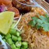 ข้าวเรียงเม็ดสวย หอมกะปิ และกระเทียมเจียว ที่คั่วจนเข้ากัน