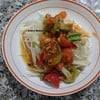 ราดน้ำส้มตำลงไป ดีนะที่ทางร้านแยกน้ำกับเส้นให้ 