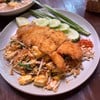 ผัดไทไก่กรอบ