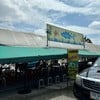 หลังร้านมีที่จอดรถเยอะ