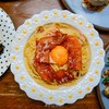สปาเก็ตตี้คาโบนาร่าที่ถูกต้องแนะนำให้คลุกเส้นกับไข่แดงเพื่อเพิ่มความฟิน