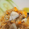 ข้าวผัดไม่แฉะไม่มัน มีกลิ่นหอมแตะจมูก ผัดมาพร้อมกับเนื้อปูก้อนใหญ่ๆ เนื้อปูหวาน 