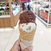 Double Scoop with Waffle Cone (195.-) Naked Chocolate และ Cherry Cheesecake